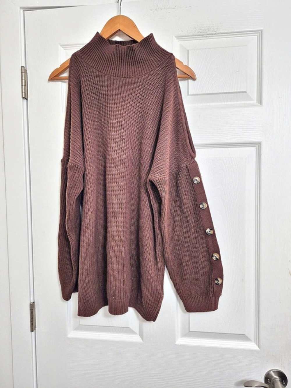 GUESS Brown Button Sleeve Turtleneck Size Small